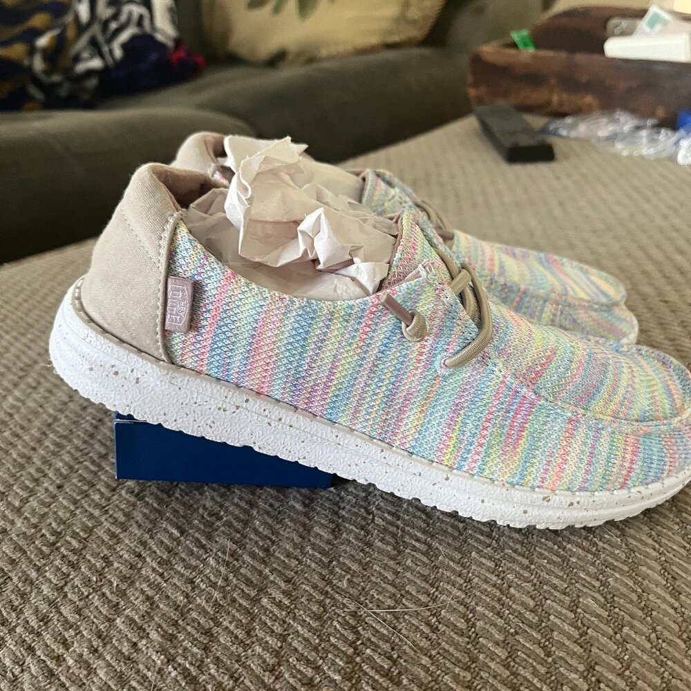 Hey Dudes ladies size 7, youth 6